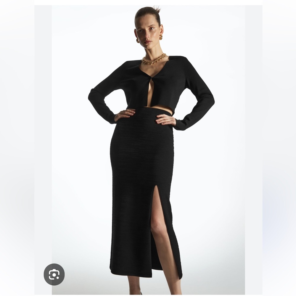 COS minimal cropped v neck cardigan, size small